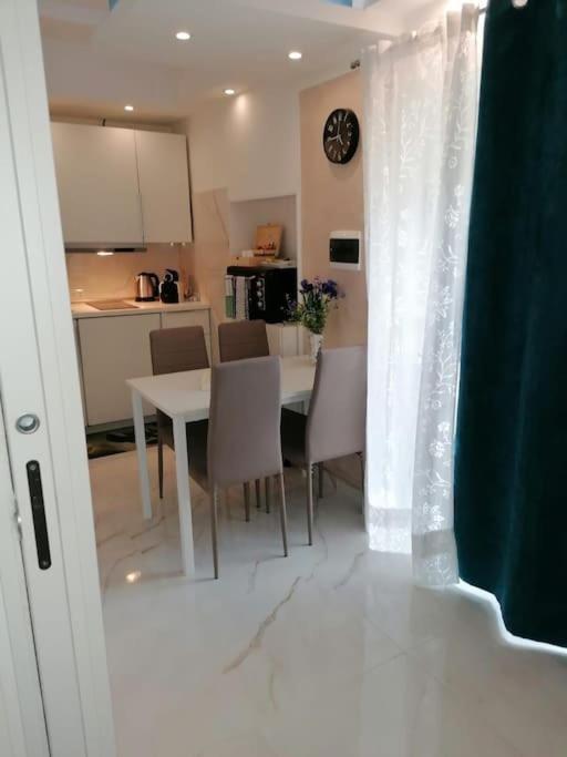 Fiumicino Aeroporto Casa Vacanze Iris Ngoại thất bức ảnh